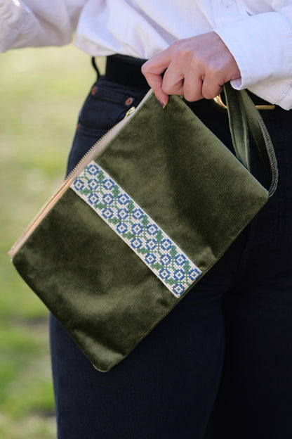 Tatreez Velvet Clutch - Green